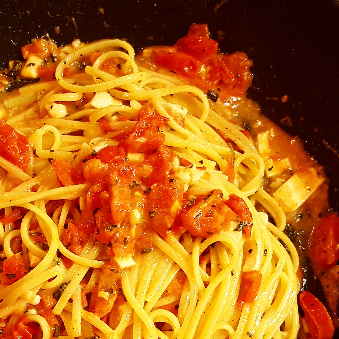 10 minute Pasta with goat cheese, cherry tomatoes and basil » The Nici Farm